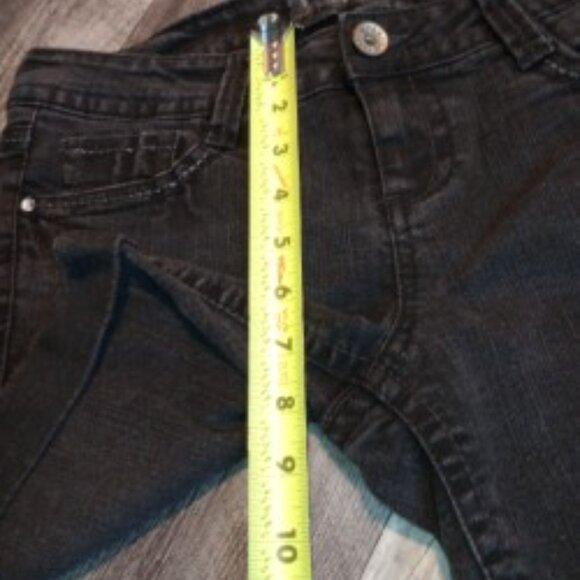 Truce Women's Size 9 Black Jean Shorts - Picture 3 of 7